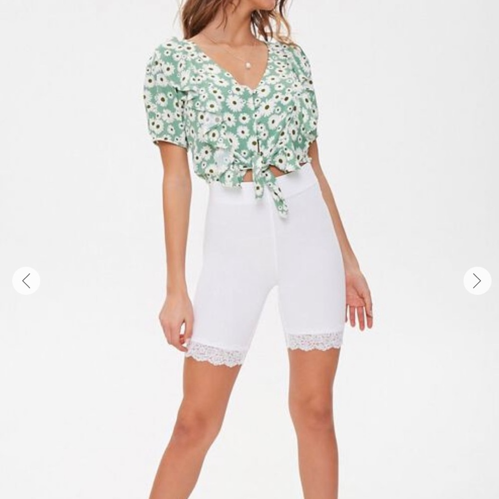 Forever 21 Green Daisy V-Neck Tie Blouse - Picture 10 of 12